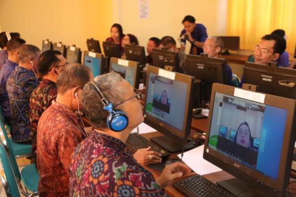 300 Pegawai Negeri Sipil (PNS) di Kabupaten Buleleng mengikuti penilaian asesmen kompetensi secara online