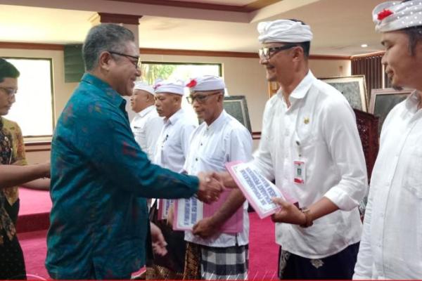 Tiga perbekel melepas jabatannya karena akan terjun dalam kontestasi politik tahun 2024 sebagai calon legislatif Kabupaten Gianyar