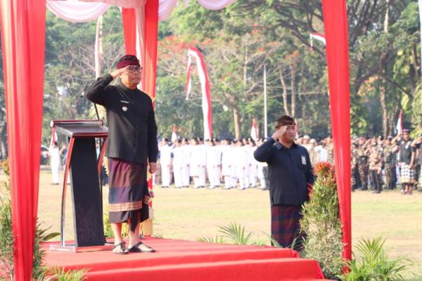 Pemerintah Kota Denpasar melaksanakan apel pengibaran Bendera Merah Putih, dalam rangka memperingati hari Sumpah Pemuda 