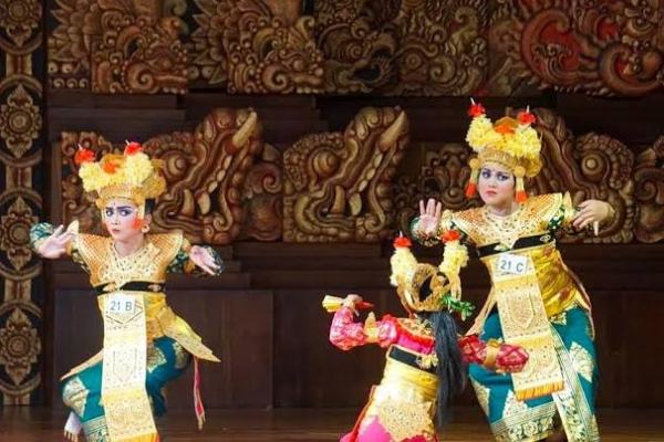 Pemerintah (Pemkot) Denpasar melalui Dinas Kebudayaan bekerjasama dengan Puri Agung Denpasar menggelar Festival Legong Keraton Lasem se-Bali