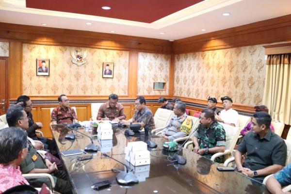 Pemerintah Kota Denpasar menyiapkan strategi untuk menertibkan praktik prostitusi di kawasan Jalan Danau Tempe, Denpasar.