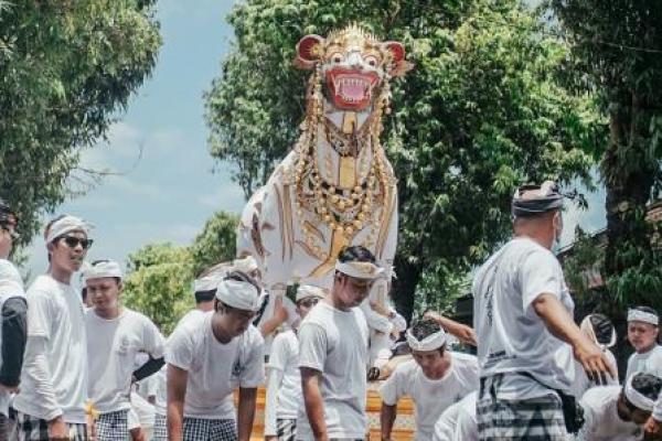 Hari Raya Nyepi merupakan hari yang penting bagi umat Hindu. Hari raya ini dapat diartikan sebagai hari penyucian diri manusia dan alam.