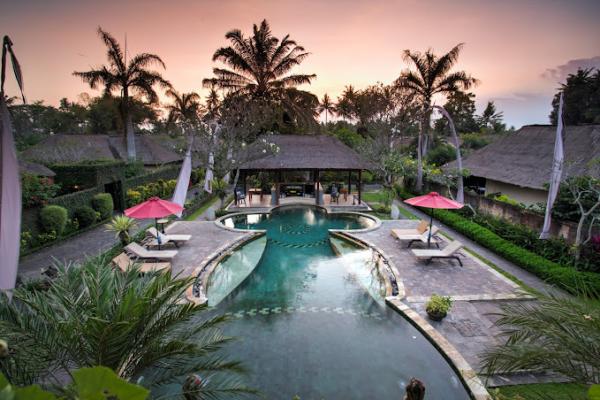 Di Bali, kamu dapat dengan mudah menjumpai hotel, vila, hingga homestay untuk menginap selama berlibur atau tugas bekerja.