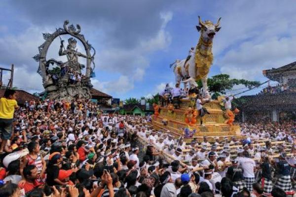  Upacara Ngaben tidak hanya merupakan tradisi kematian