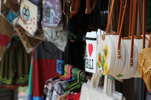 Pasar Seni Ubud merupakan salah satu pasar seni terkenal di Bali, dan telah lama menjadi destinasi favorit para wisatawan