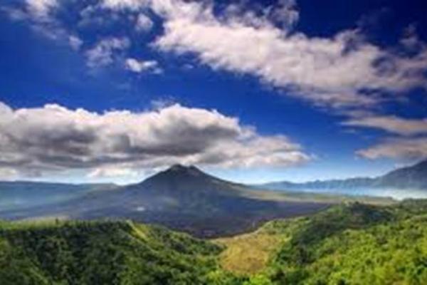 Mendaki Gunung Batur tidak hanya melihat keelokan alam saja, tetapi juga memberikan tantangan bagi pendaki