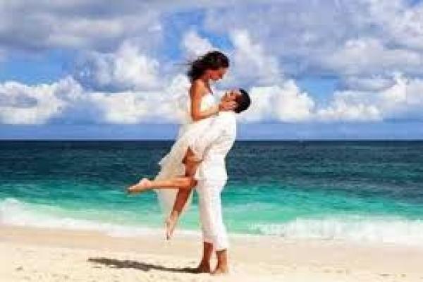 10 Rekomendasi Membahagiakan Pasangan dengan Suasana Romantis di Bali