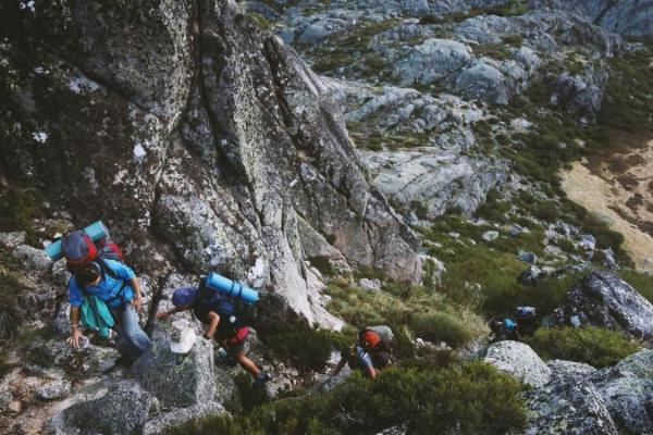 Pemandangan luar biasa dan suasana yang damai ketika Anda berada di puncak Gunung Batur