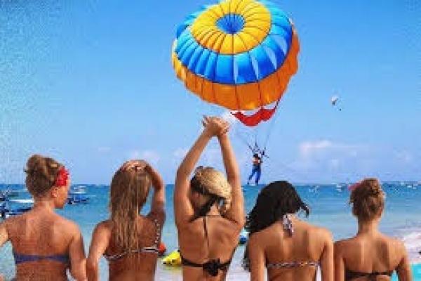 Tempat Parasailing Terfavorit di Bali