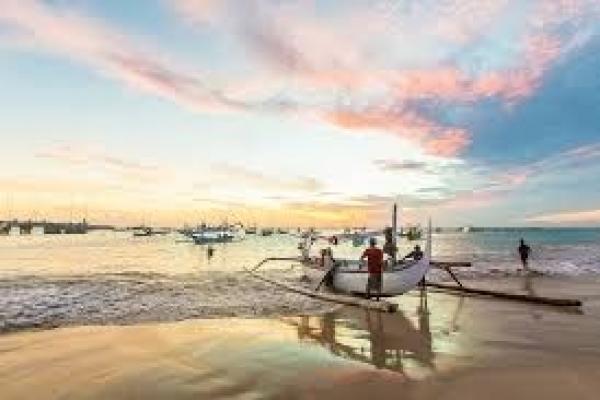 Pantai Jimbaran memiliki sejarah panjang dan menarik