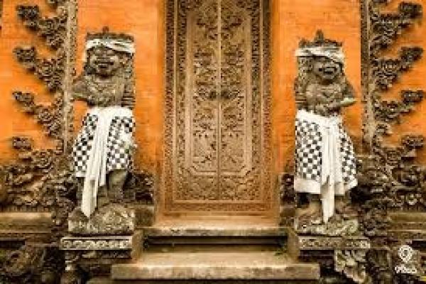 Setiap bagian dalam rumah adat Bali dirancang dengan penuh perhatian terhadap hubungan spiritual, sosial, dan alam