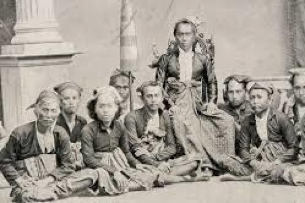 Busana raja-raja Bali tempo dulu mencerminkan kekayaan budaya, status sosial dan spiritualitas Hindu Bali