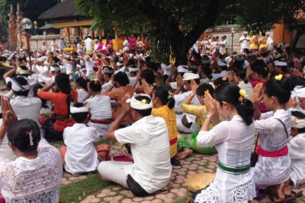 Hari Raya Galungan menandai kemenangan dharma (kebenaran) atas adharma (kejahatan).