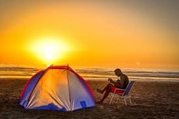 Pantai Nyang Nyang cukup terpencil dan tidak memiliki fasilitas umum, persiapan yang matang sangat penting agar pengalaman berkemah Anda nyaman dan aman