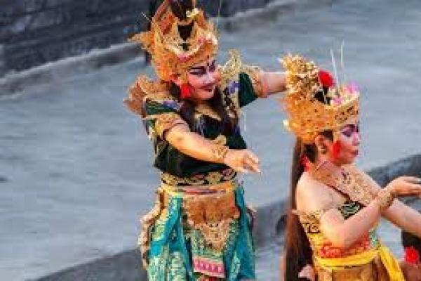 Perjuangan Rama menyelamatkan Sinta dalam budaya Bali adalah kisah tentang cinta sejati, kesetiaan, dan perjuangan untuk menegakkan kebenaran