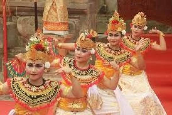 Pertunjukan Tari Legong di Ubud yang Magis dan Mempesona